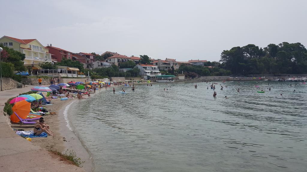 Villa Bruna Apartments Rab Town Esterno foto